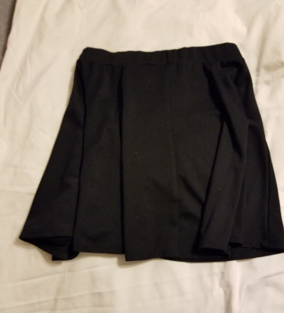 Black skater skirt. Size M.